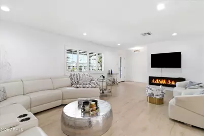 1708 E McLellan Boulevard, Phoenix, AZ 85016 - Photo 1