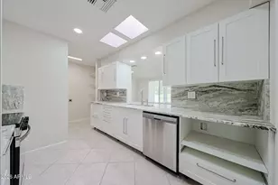 10646 W Tropicana Cir, Sun City, AZ 85351 - Photo 12