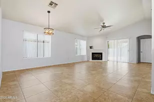 3407 E Wahalla Ln, Phoenix, AZ 85050 - Photo 4