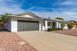 9830 W Evergreen Dr, Sun City, AZ 85373 - Photo 2