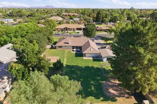 646 E Leah Ln, Gilbert, AZ 85234 - Photo 2