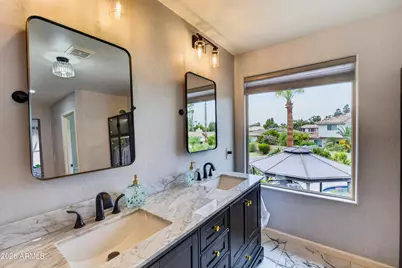 19432 N 36th Way, Phoenix, AZ 85050 - Photo 34