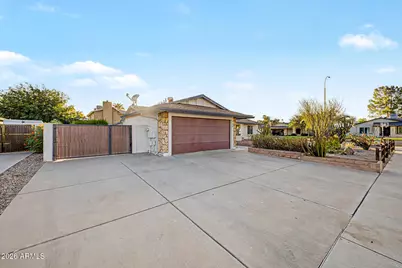 202 S Kenneth Place, Chandler, AZ 85226 - Photo 2