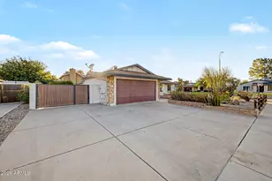 202 S Kenneth Pl, Chandler, AZ 85226 - Photo 2