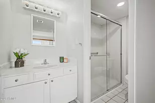 8576 E Indian School Rd, Scottsdale, AZ 85251 - Photo 16