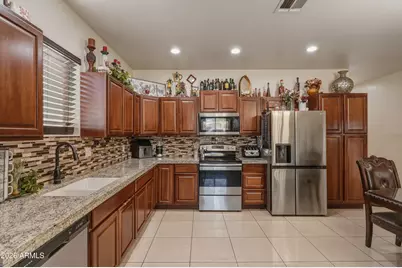 206 W Rio Vista Lane, Avondale, AZ 85323 - Photo 6