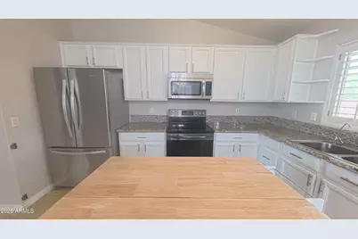 16624 W Saguaro Lane, Surprise, AZ 85388 - Photo 6