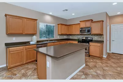 2157 W Scully Drive, Phoenix, AZ 85023 - Photo 2