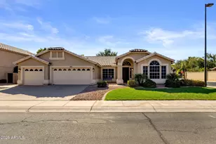 910 S Paradise Dr, Gilbert, AZ 85233 - Photo 2