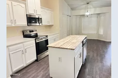 910 S Paradise Drive, Gilbert, AZ 85233 - Photo 1