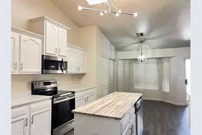 910 S Paradise Drive, Gilbert, AZ 85233 - Photo 2