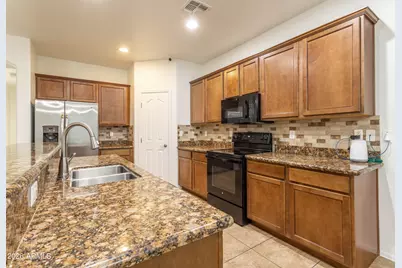 12175 W Locust Lane, Avondale, AZ 85323 - Photo 6