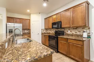 12175 W Locust Ln, Avondale, AZ 85323 - Photo 6