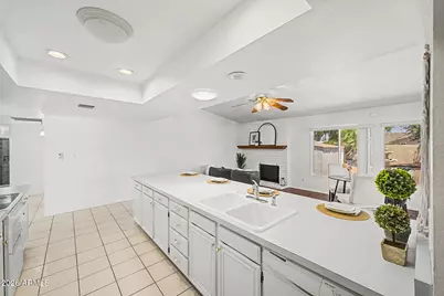 12011 S Tomi Drive, Phoenix, AZ 85044 - Photo 10