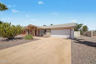 12011 S Tomi Dr, Phoenix, AZ 85044 - Photo 2
