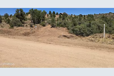 17571 S Oak Drive #78, Peeples Valley, AZ 86332 - Photo 2
