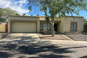 705 E Michelle Dr, Phoenix, AZ 85022 - Photo 2