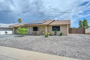 10914 W Manzanita Dr, Sun City, AZ 85373 - Photo 2