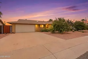11016 W Meade Dr, Sun City, AZ 85351 - Photo 2