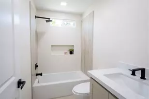 2541 N 50th Ln, Phoenix, AZ 85035 - Photo 8
