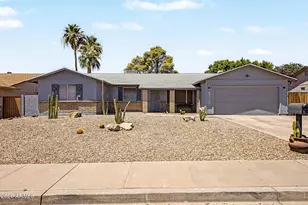 10422 S 44th St, Phoenix, AZ 85044 - Photo 2