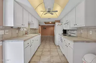 12212 N Paradise Vlg Pkwy S, Phoenix, AZ 85032 - Photo 10