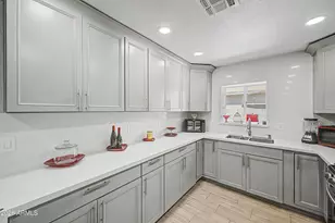 3639 W Lawrence Ln, Phoenix, AZ 85051 - Photo 12