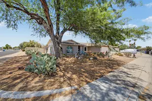 3054 W Tierra Buena Ln, Phoenix, AZ 85053 - Photo 2