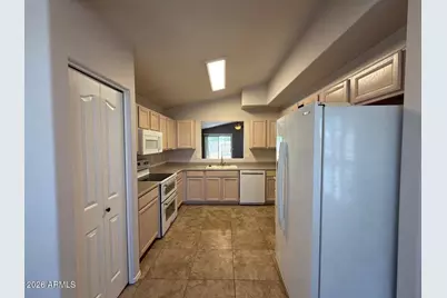 9148 W Canyon Drive, Peoria, AZ 85382 - Photo 6