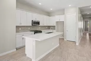 5572 N 205th Dr, Buckeye, AZ 85396 - Photo 2