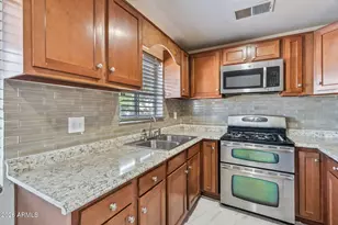 5618 N 35th Dr, Phoenix, AZ 85019 - Photo 12