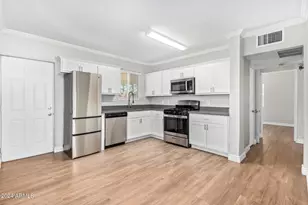 527 E Whitton Ave, Phoenix, AZ 85012 - Photo 12