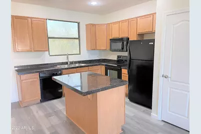 112 W Milada Drive, Phoenix, AZ 85041 - Photo 8