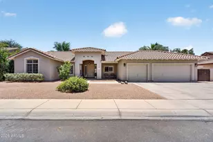 902 N Oxford Ln, Chandler, AZ 85225 - Photo 2