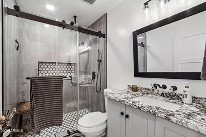 2401 W Echo Lane, Phoenix, AZ 85021 - Photo 22
