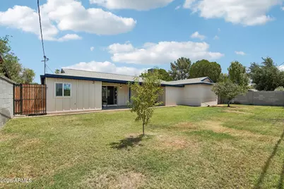2401 W Echo Lane, Phoenix, AZ 85021 - Photo 32