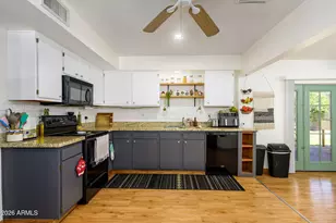 2340 W Ponderosa Ln, Phoenix, AZ 85023 - Photo 8
