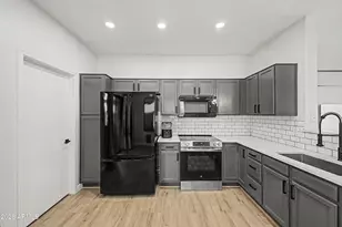 5207 W Paradise Dr, Glendale, AZ 85304 - Photo 6
