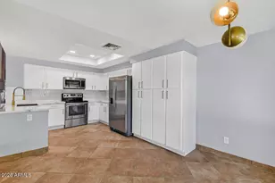 5735 E Campo Bello Dr, Scottsdale, AZ 85254 - Photo 14