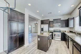 21130 N 36th Pl, Phoenix, AZ 85050 - Photo 4