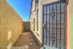 2725 E Mine Creek Rd, Phoenix, AZ 85024 - Photo 4