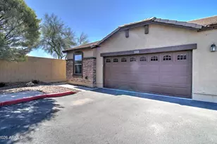 2725 E Mine Creek Rd, Phoenix, AZ 85024 - Photo 2
