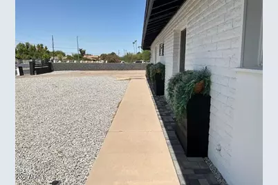 4210 W Country Gables Drive, Phoenix, AZ 85053 - Photo 4