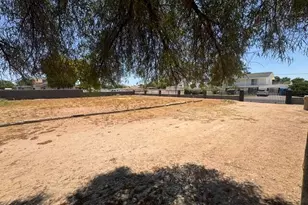 4210 W Country Gables Dr, Phoenix, AZ 85053 - Photo 32