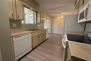 10346 W Mountain View Rd, Sun City, AZ 85351 - Photo 12