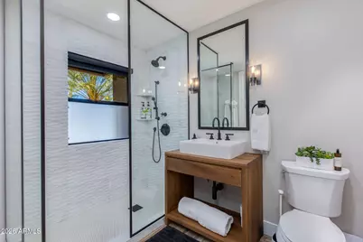 2802 E Camino Acequia Drive #2, Phoenix, AZ 85016 - Photo 12