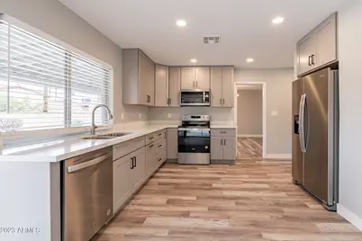 2318 E Lupine Avenue, Phoenix, AZ 85028 - Photo 16