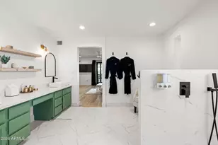 1015 E Country Gables Dr, Phoenix, AZ 85002 - Photo 22