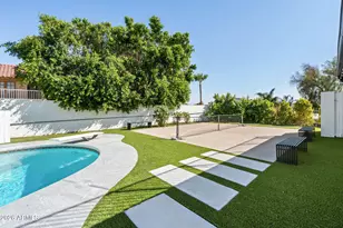 1015 E Country Gables Dr, Phoenix, AZ 85002 - Photo 36