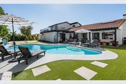 1015 E Country Gables Drive, Phoenix, AZ 85002 - Photo 10
